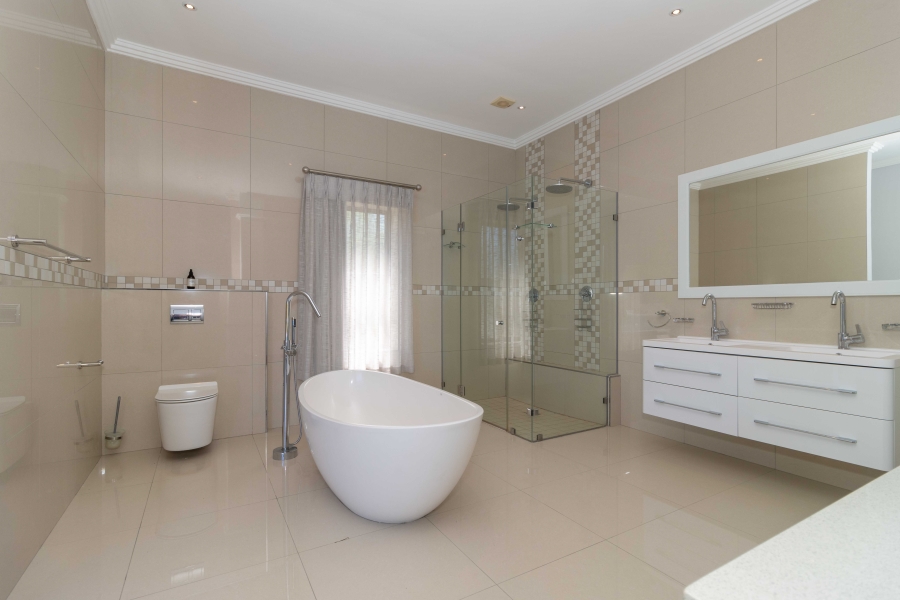 5 Bedroom Property for Sale in Val De Vie Estate Western Cape